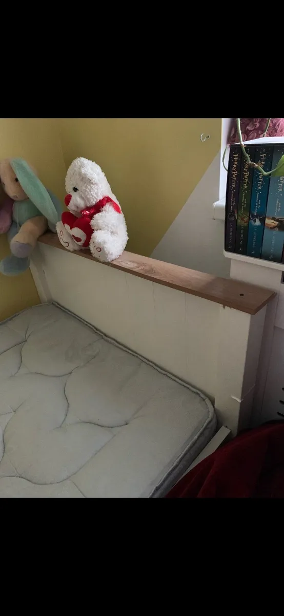 Single bed - Image 2