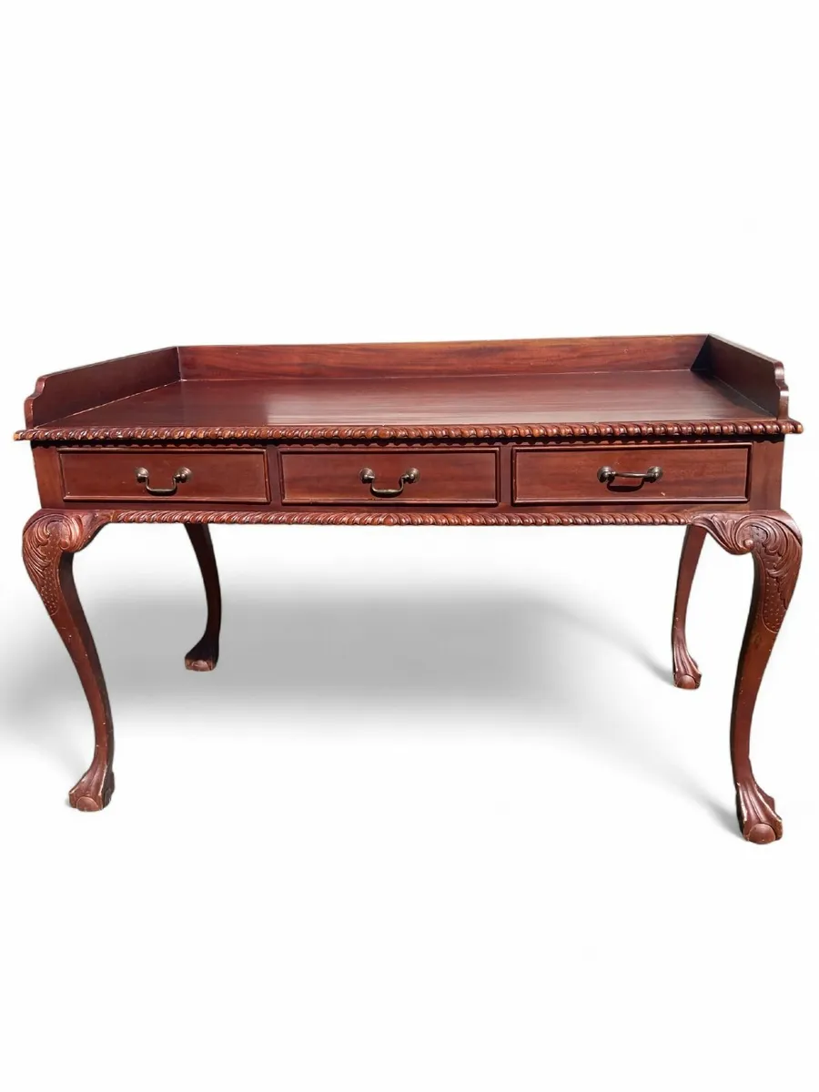 Desk - Antique Style. - Image 1