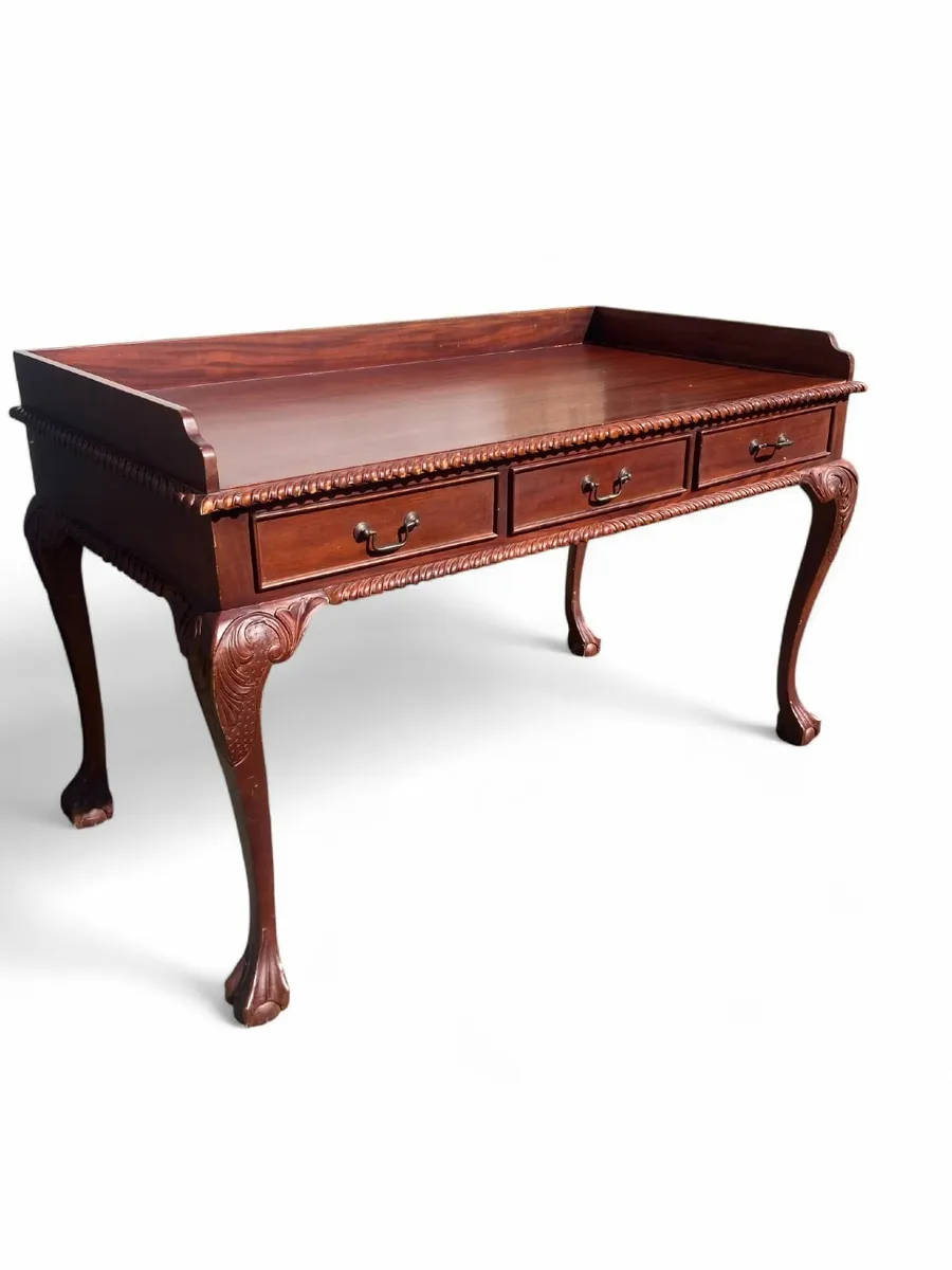 Desk - Antique Style. - Image 3