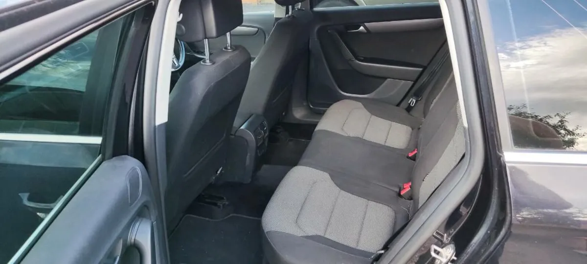 Volkswagen Passat Estate - Image 3