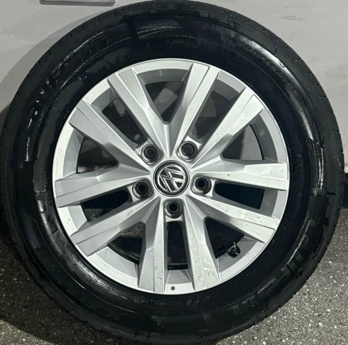 16" GENUINE VOLKSWAGEN TRANSPORTER ALLOY WHEELS - Image 2
