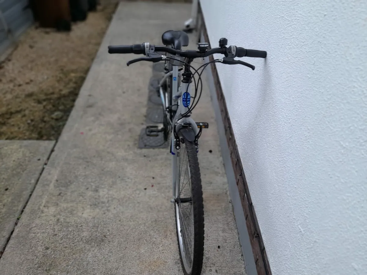 Ladies bicycle - Image 2