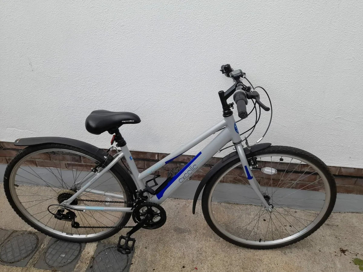 Ladies bicycle - Image 1