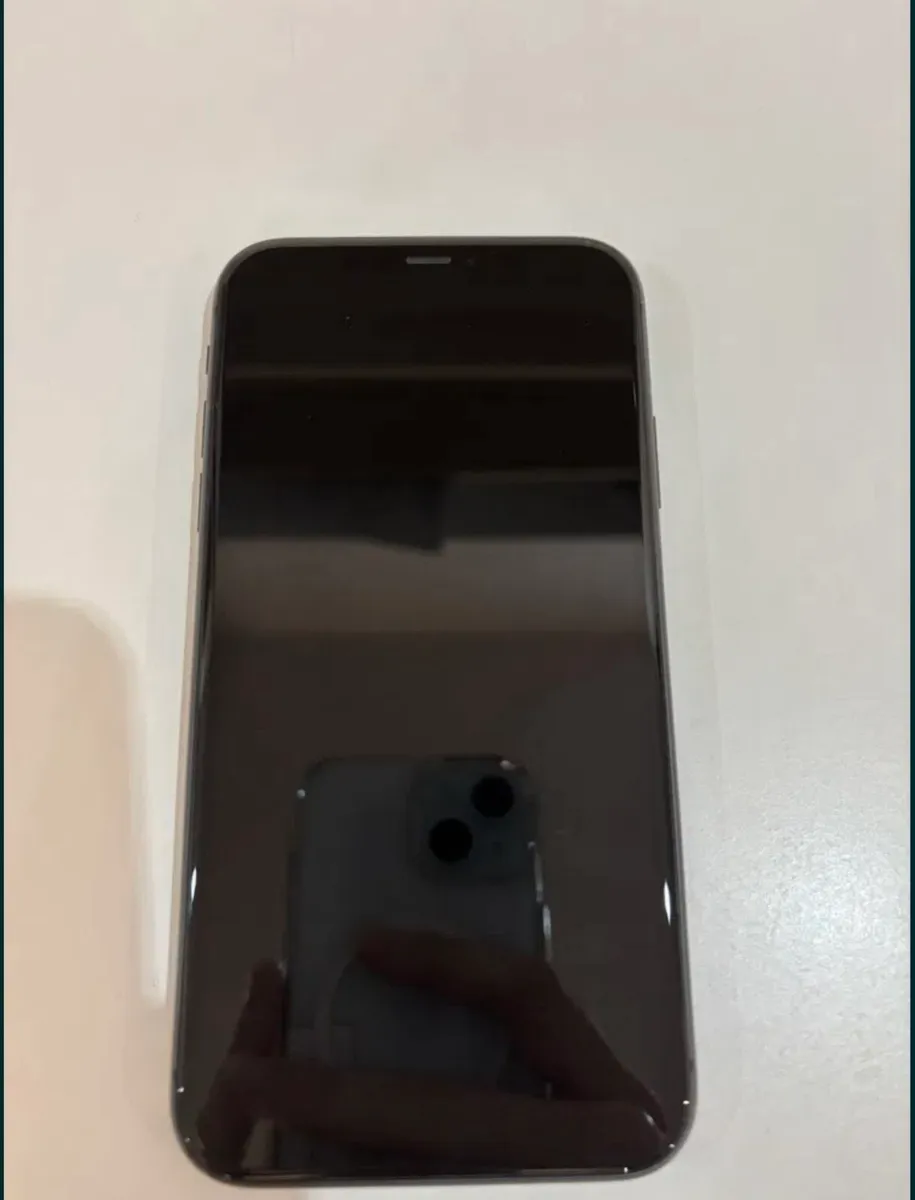 iPhone 11 - Image 4