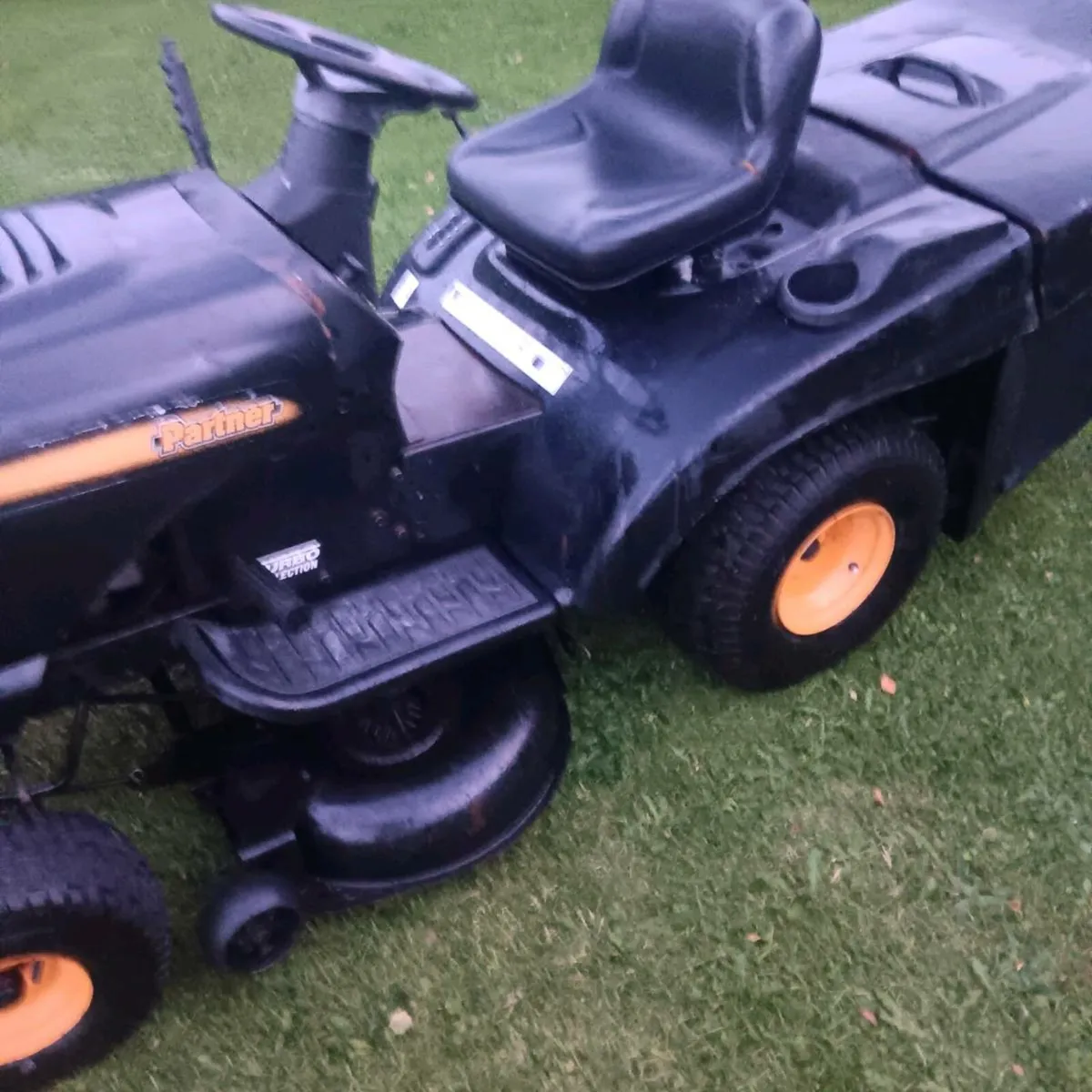 Partner 36" deck 13.5 hp Briggs engine - Image 3