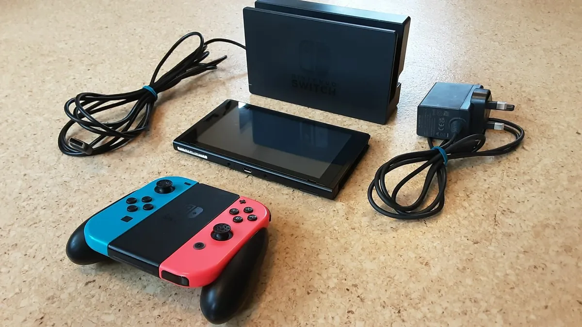 Nintendo Switch Console, Case and 7 Games! - Image 2