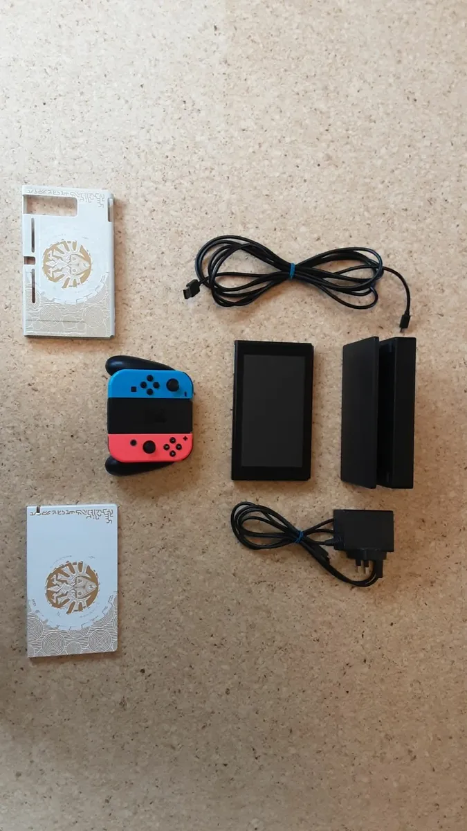 Nintendo Switch Console, Case and 7 Games! - Image 3