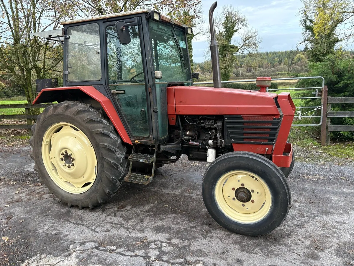 Universal 704 - Image 1