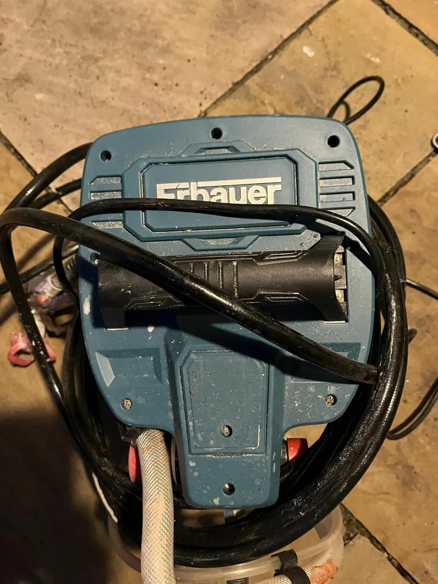 Paint sprayer - Image 1