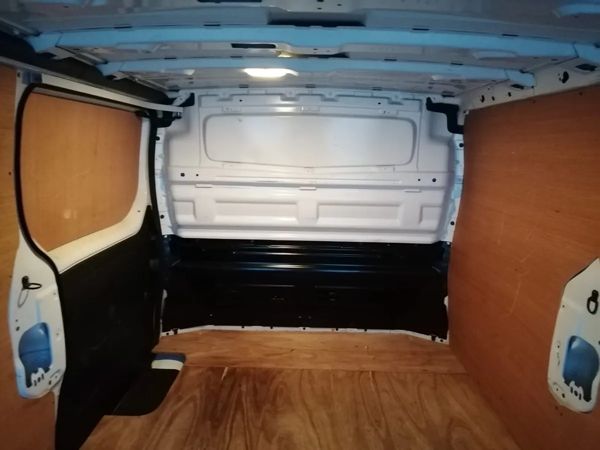 (181) Renault Trafic Business Model 2018 - Image 3