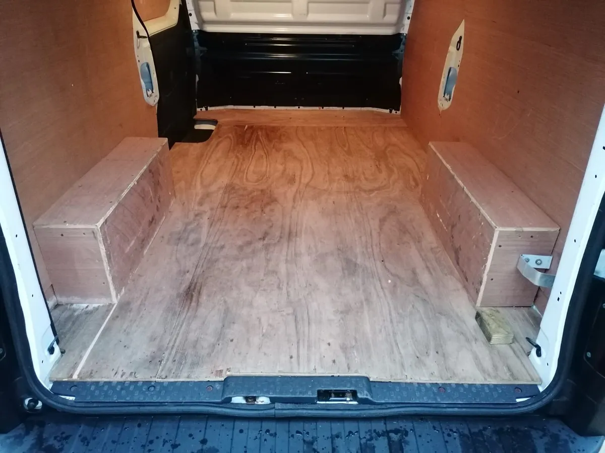 (181) Renault Trafic Business Model 2018 - Image 4
