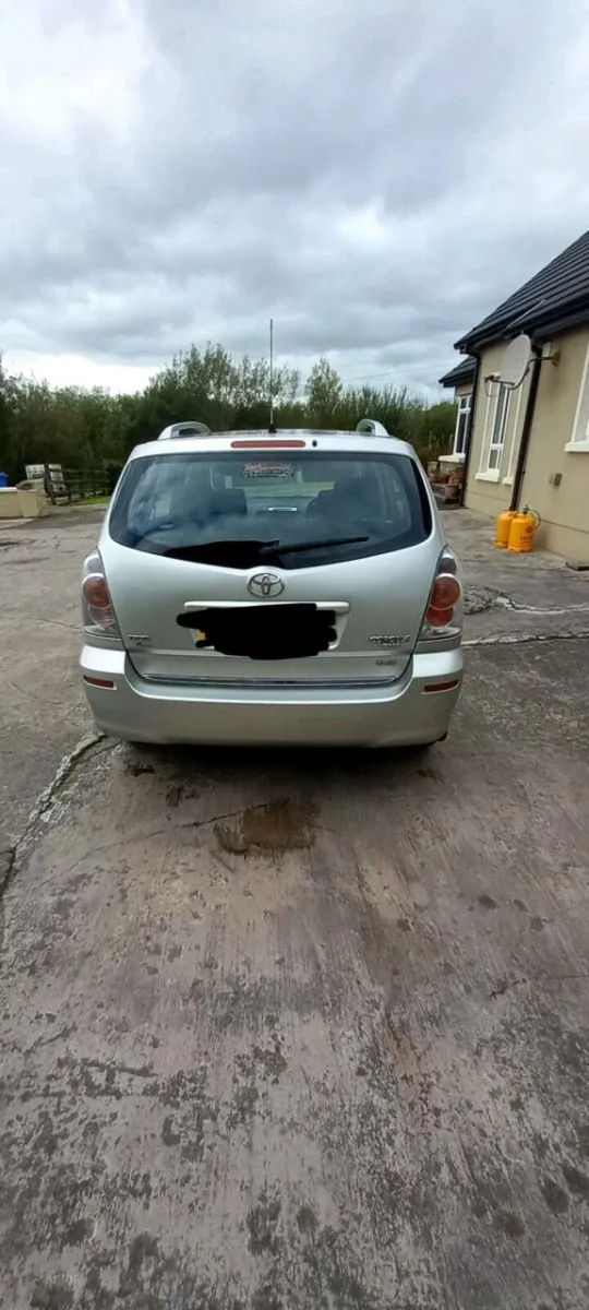 Toyota corolla verso - Image 3