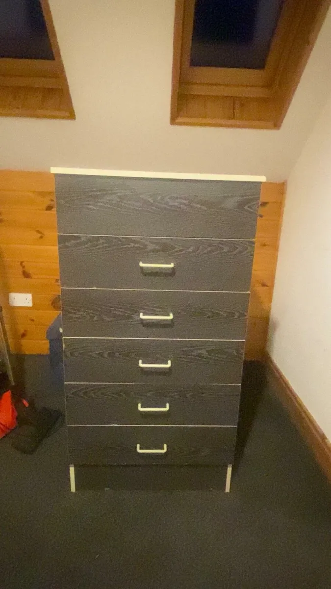 Chest of drawers - Image 1