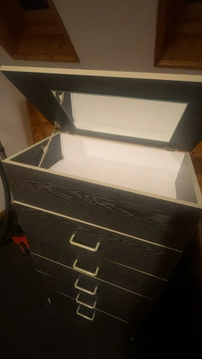 Chest of drawers - Image 2