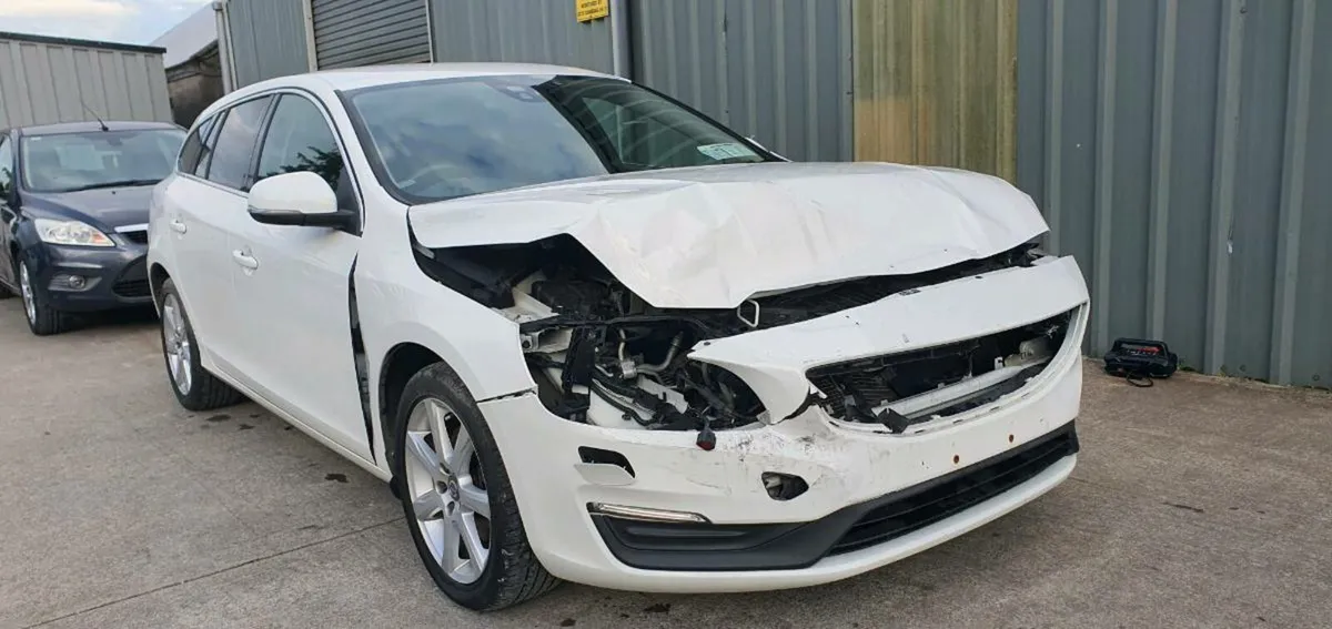 172 VOLVO V60 DIESEL AUTO - Image 3