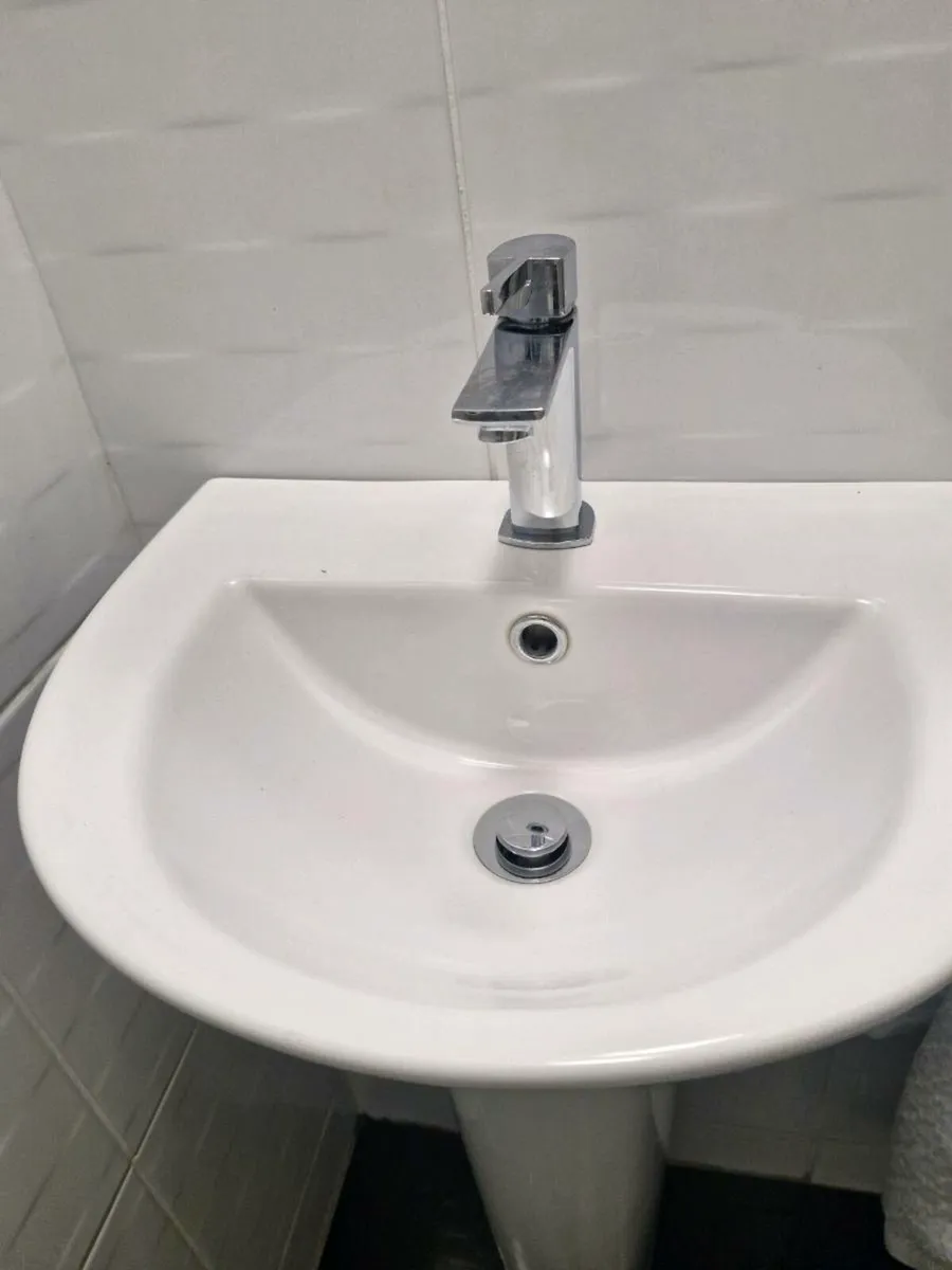 sink, tap & pedestal - Image 2