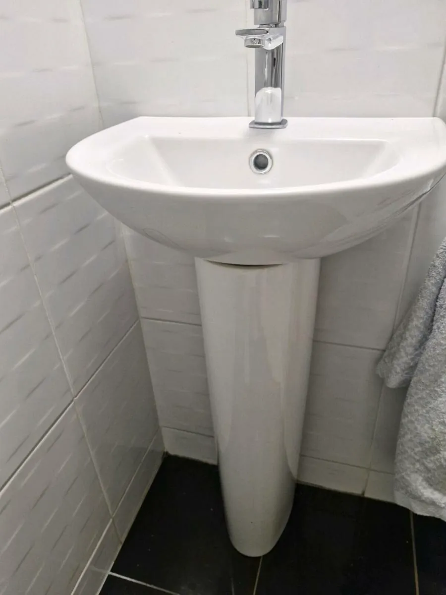 sink, tap & pedestal - Image 3