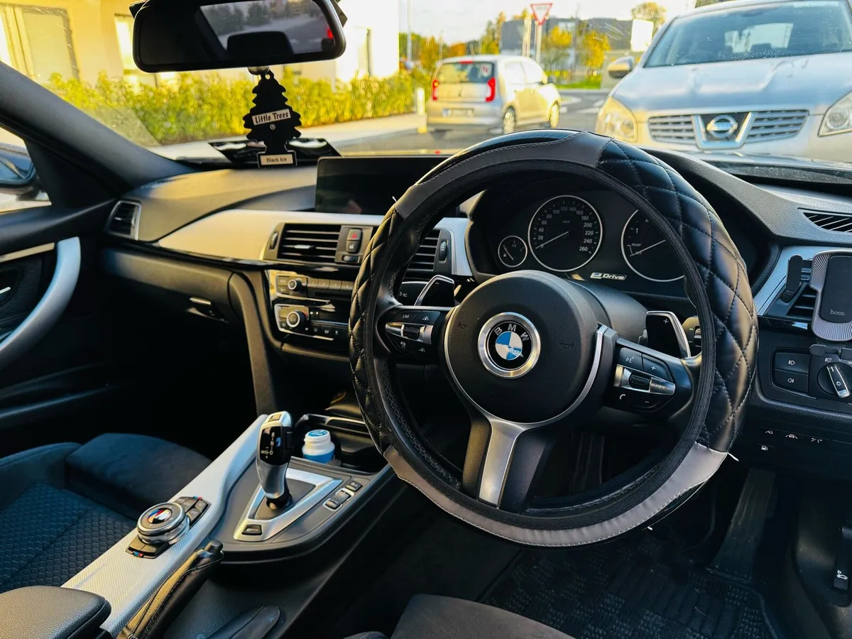 BMW 330e 2.0L  Petrol/plug-in hybrid electric - Image 4