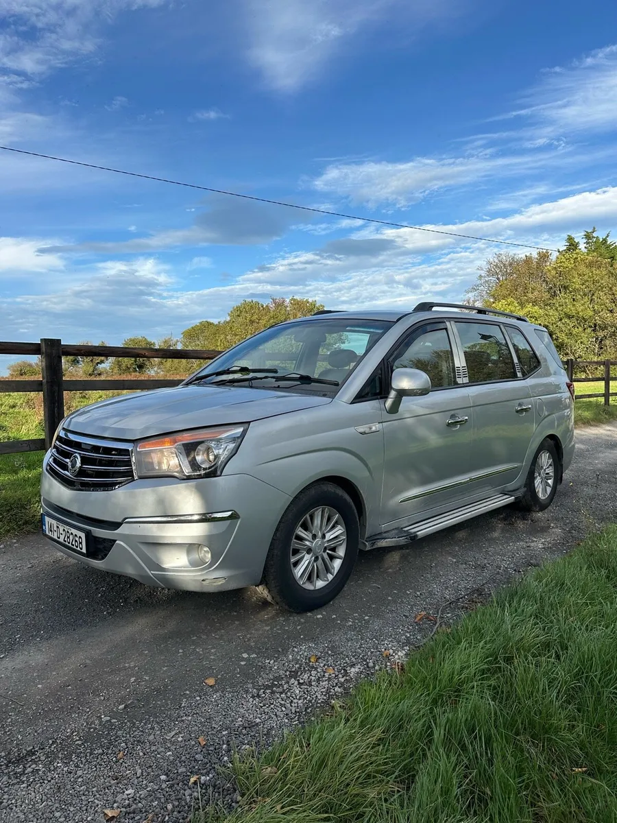 SsangYong Rodius Automatic 2014 - Image 1