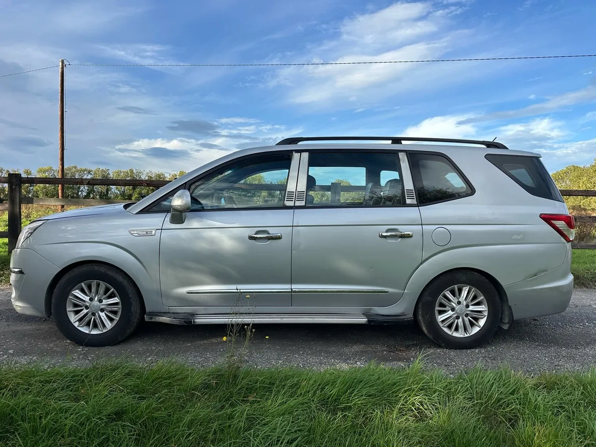 SsangYong Rodius Automatic 2014 - Image 3