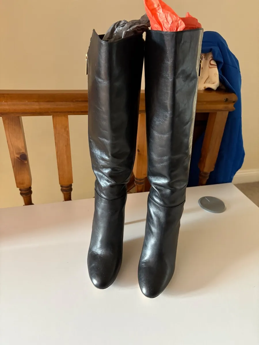 Boots - Image 2