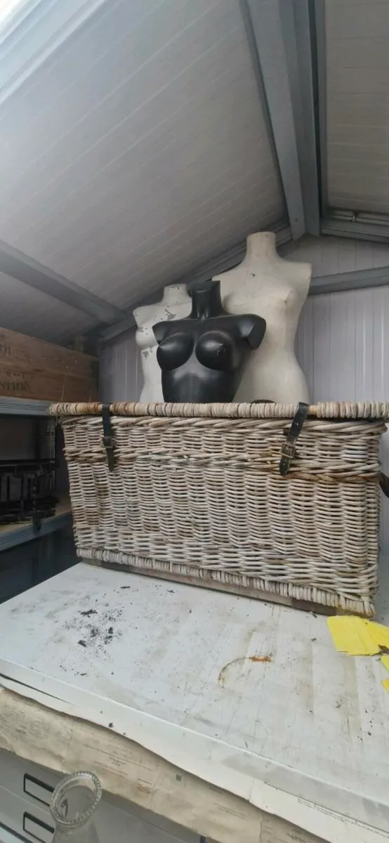 Laundry basket - Image 1