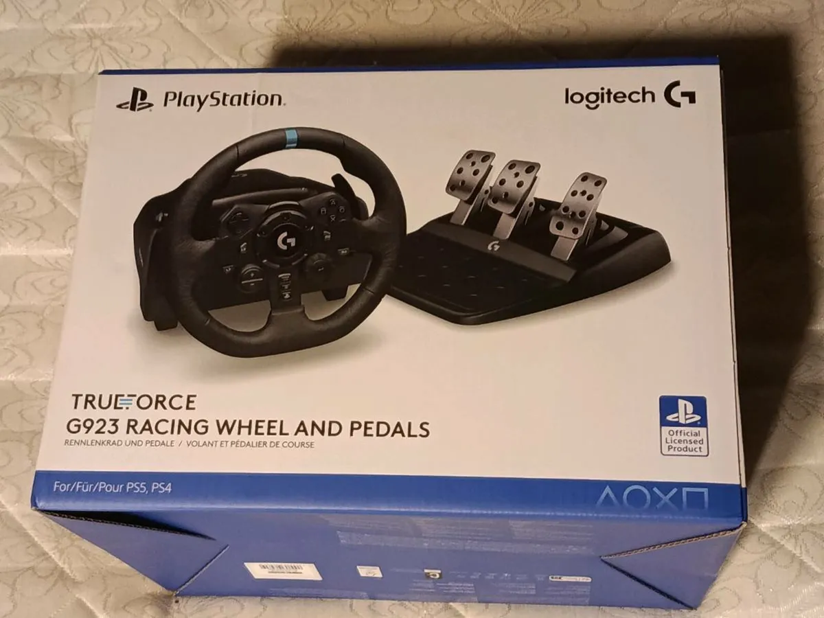 Racing wheel and pedals - Image 2