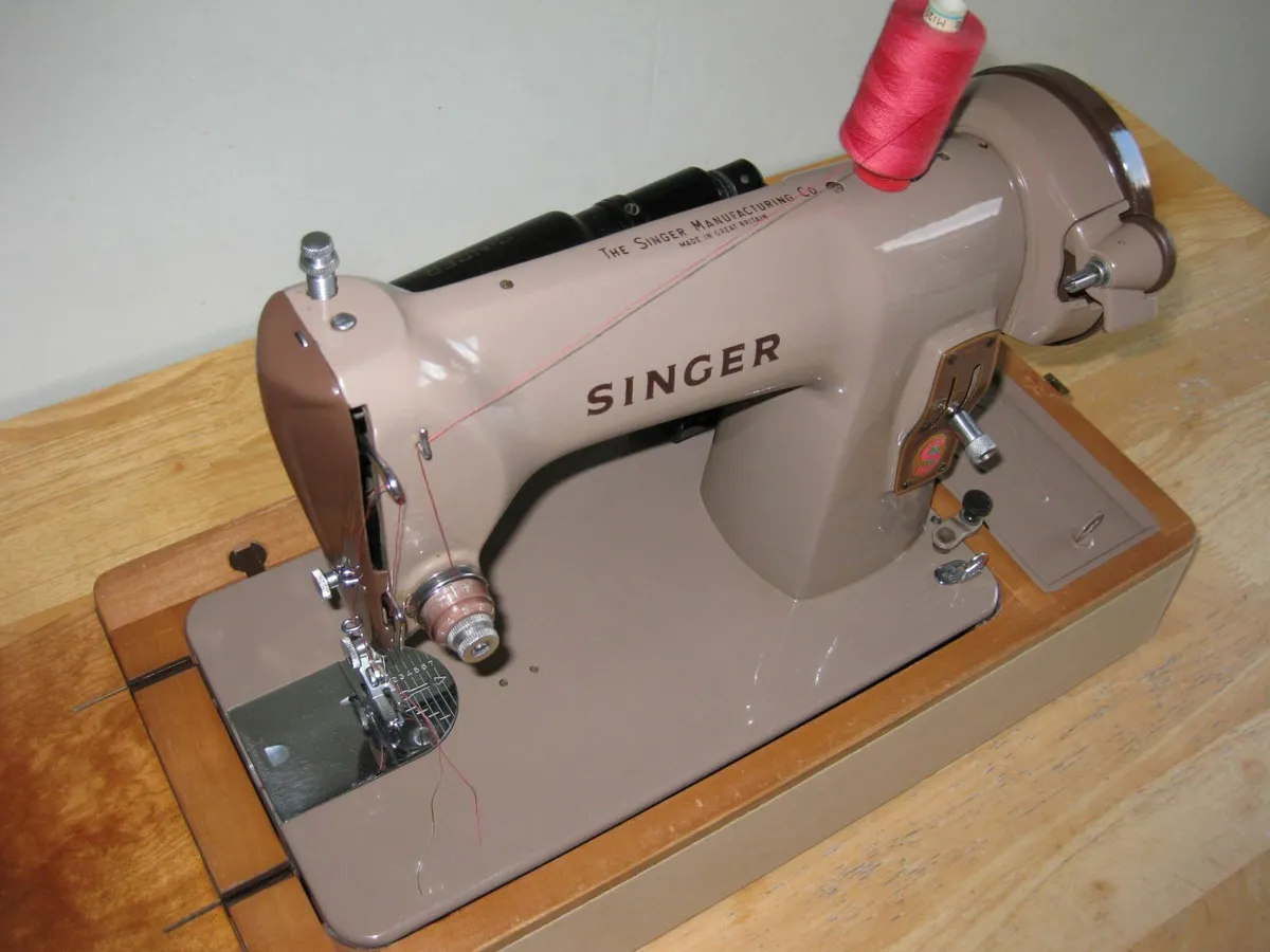 Spotless Singer 185K Sewing Machine. - Image 2