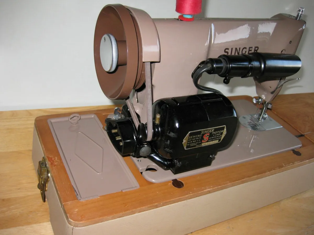 Spotless Singer 185K Sewing Machine. - Image 4