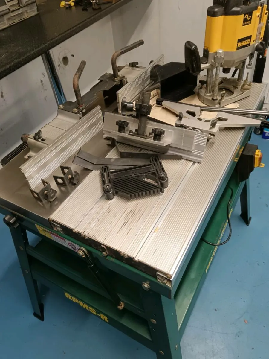 Record Router Table & DeWalt Router - Image 2