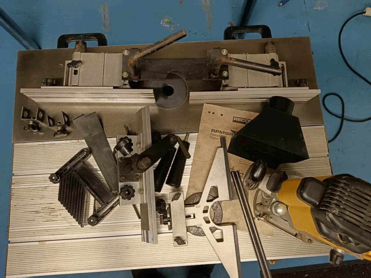 Record Router Table & DeWalt Router - Image 4