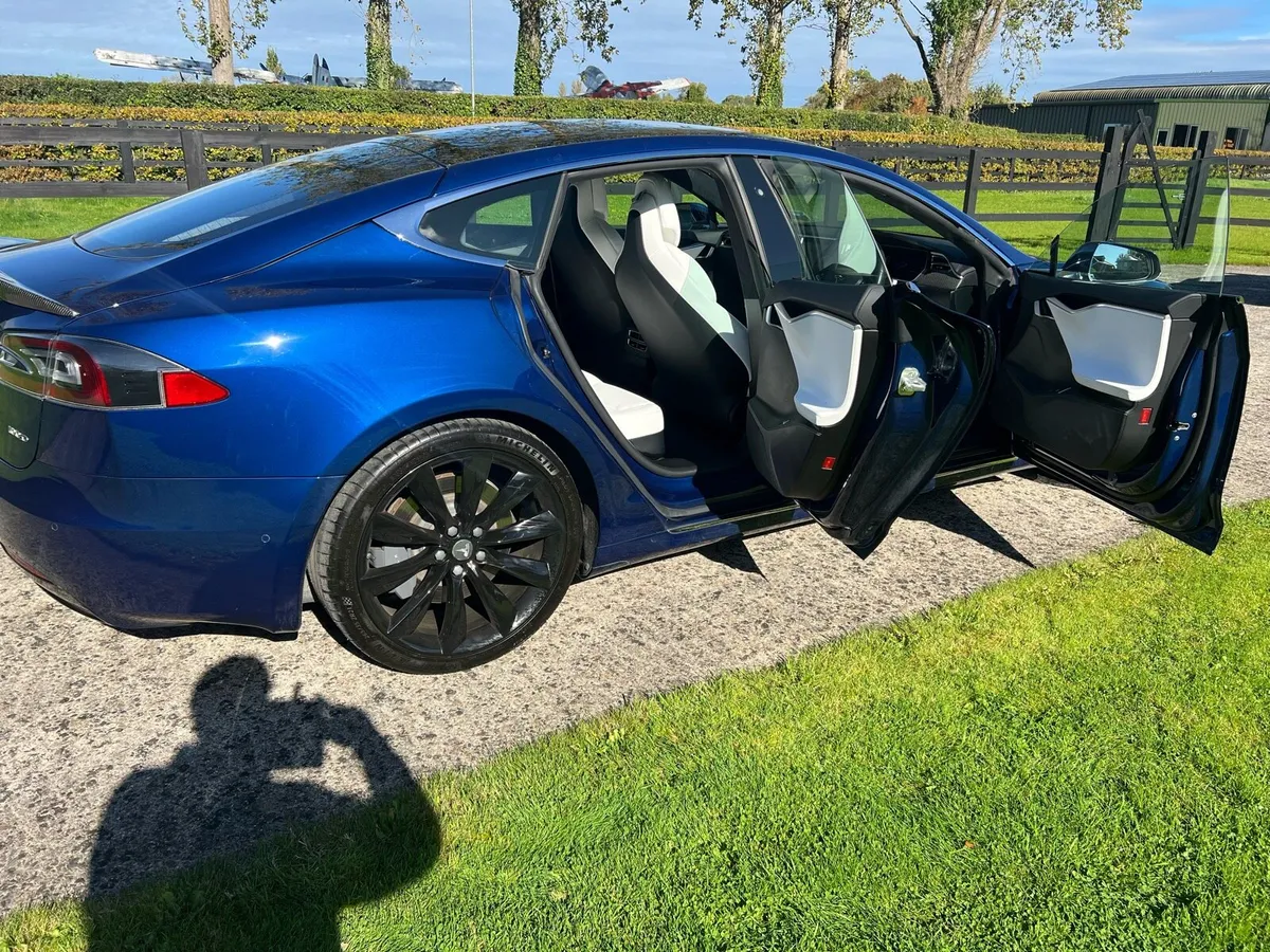 Car - Image 4