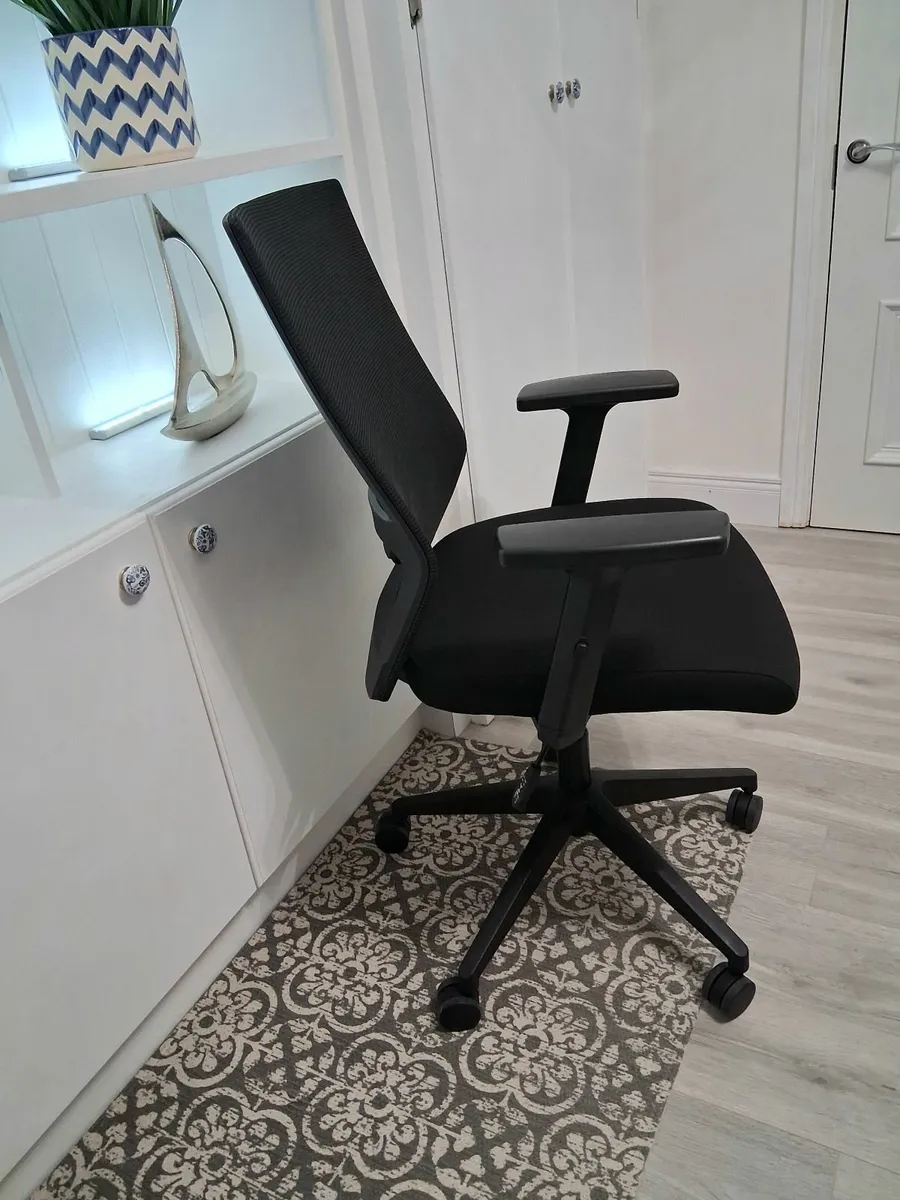 Ergonomic Office Chair - Image 2