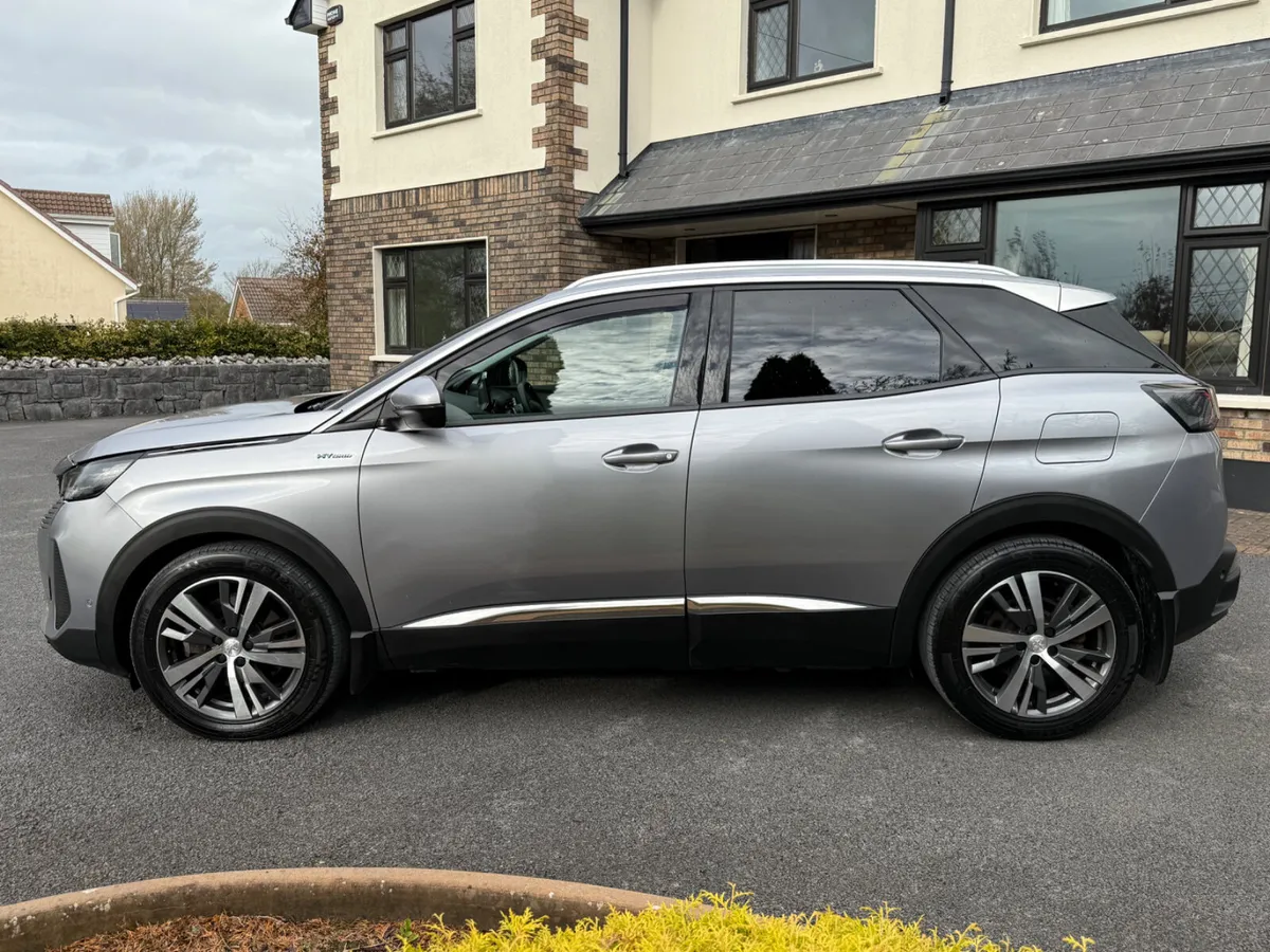 Immaculate 212 Peugeot 3008 PHEV! - Image 4