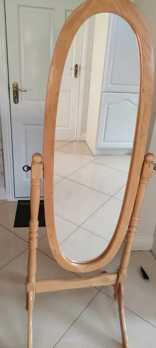 mirror on stand