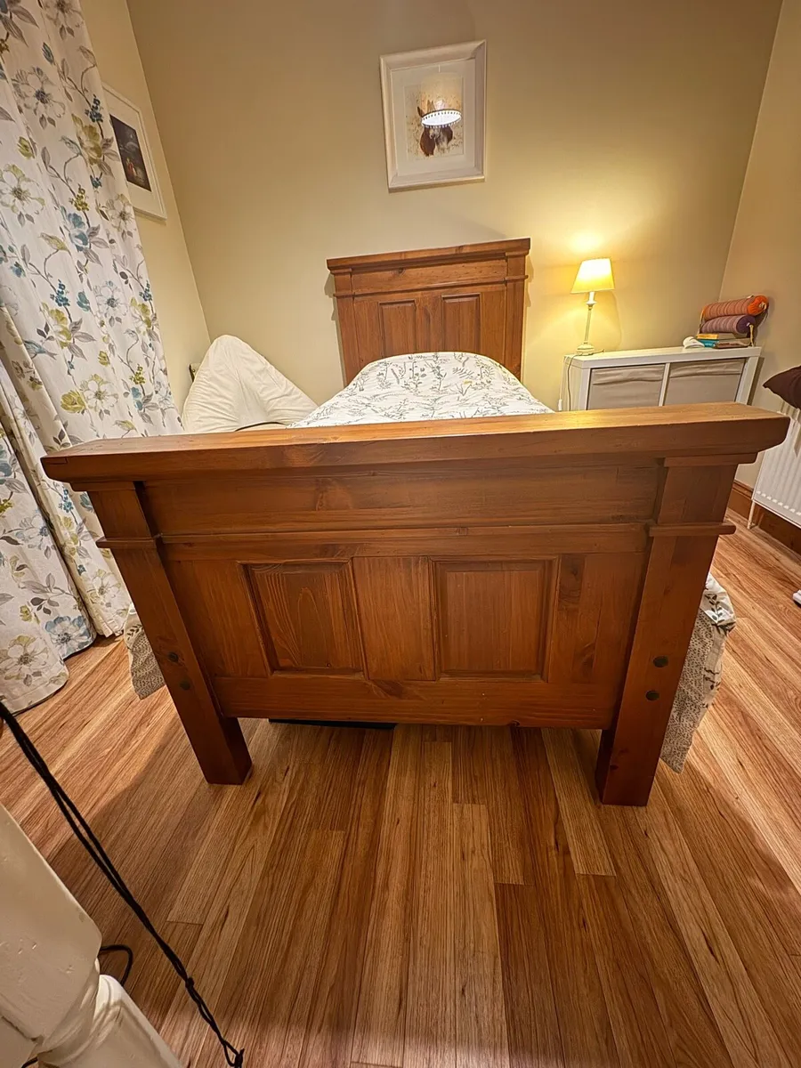 Single bed - Image 1