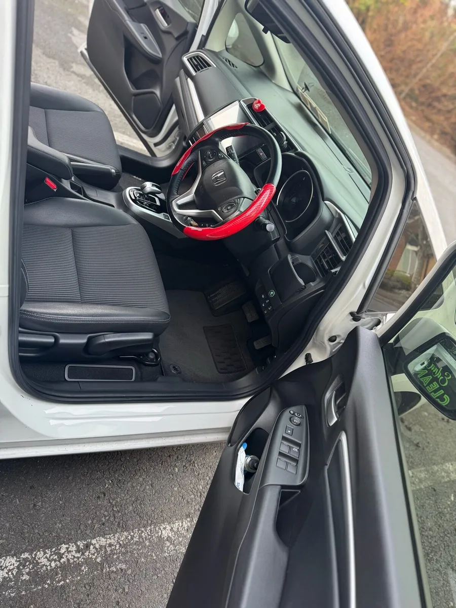 Honda Fit, Self Charging Hibrid - Image 3