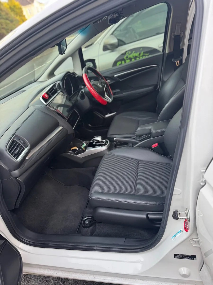 Honda Fit, Self Charging Hibrid - Image 4