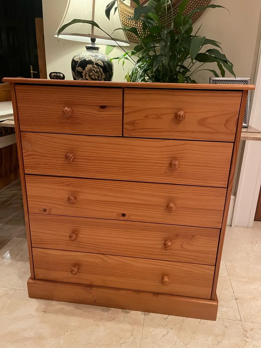 As New - Beautiful 6 Drawer Chest Of Drawers - Image 1