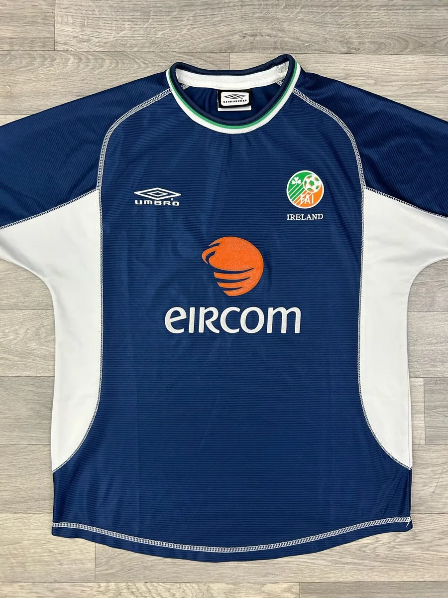 Vintage 2001 Umbro Ireland Third Jersey Shirt M - Image 2
