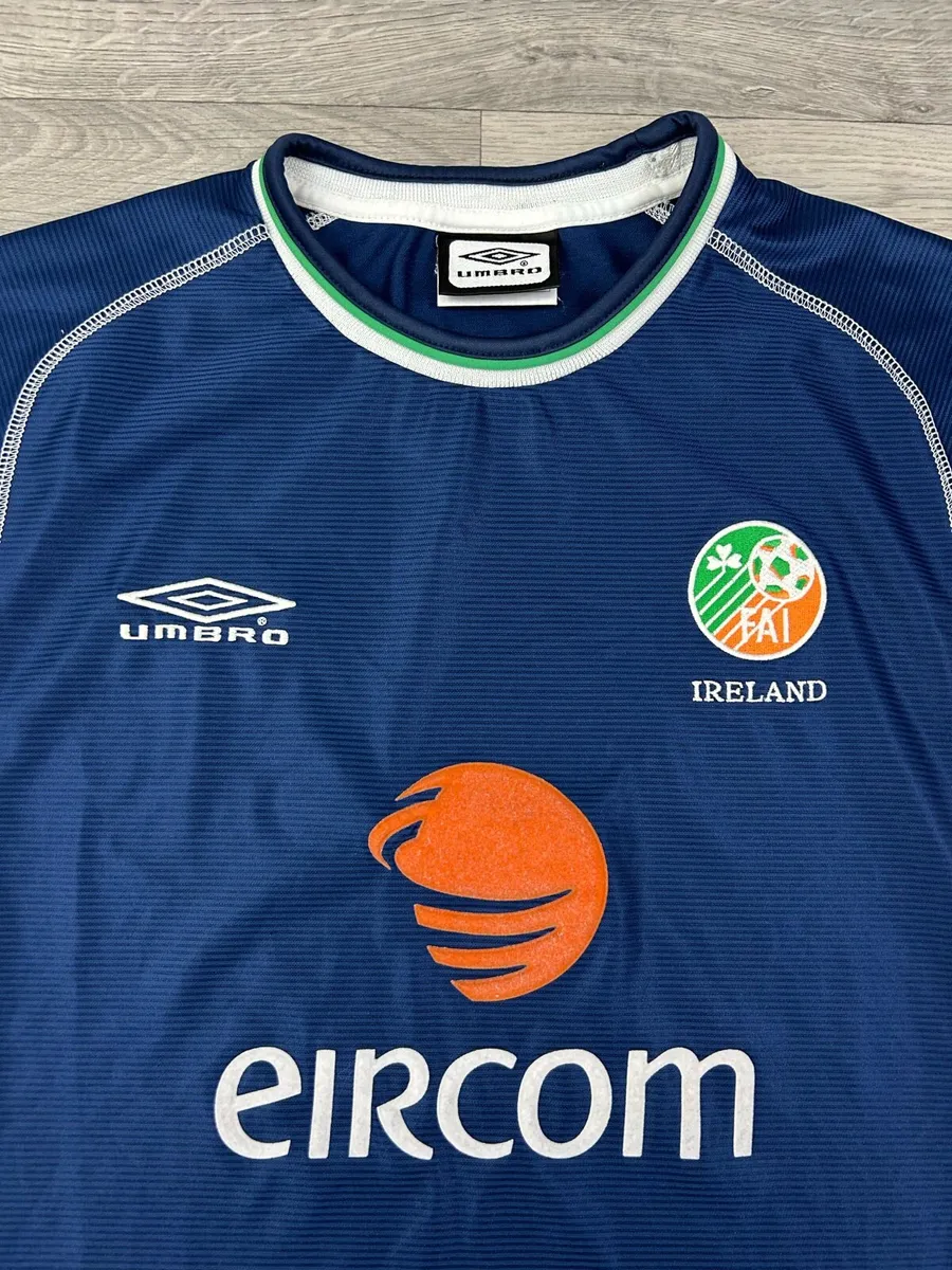 Vintage 2001 Umbro Ireland Third Jersey Shirt M - Image 3