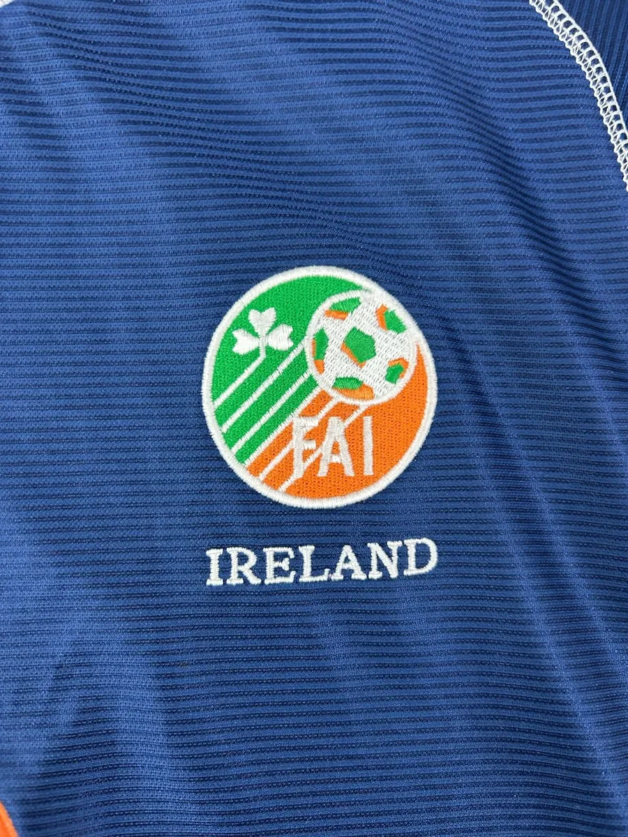 Vintage 2001 Umbro Ireland Third Jersey Shirt M - Image 4