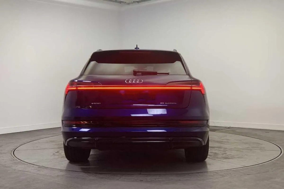 Audi Etron 55 quattro Black Edition - Image 4