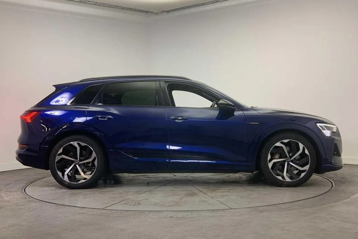 Audi Etron 55 quattro Black Edition - Image 3