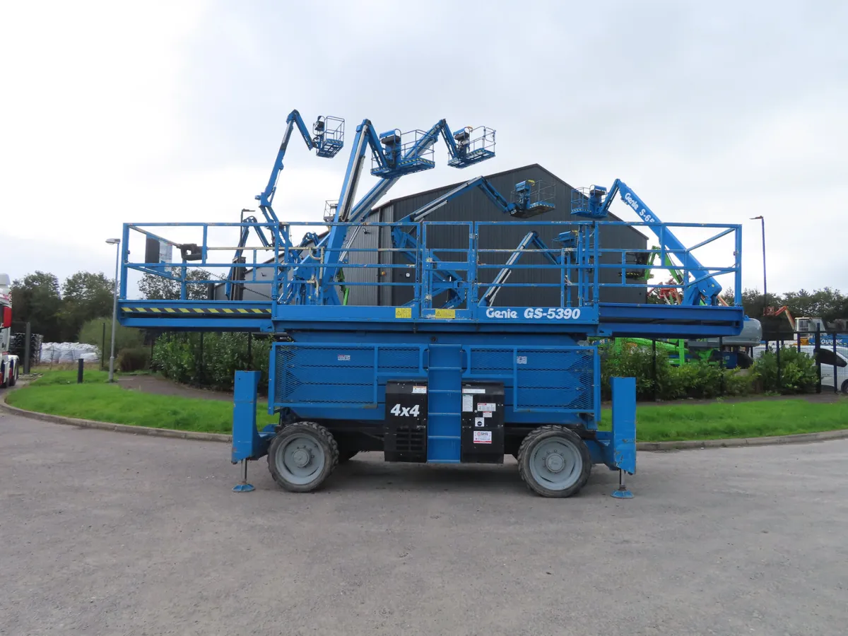 Genie GS 5390 4X4 Scissor Lift - Image 2