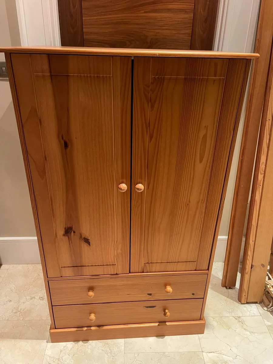 As New - Stunning Low Sized Wardrobe With Drawers - Image 1