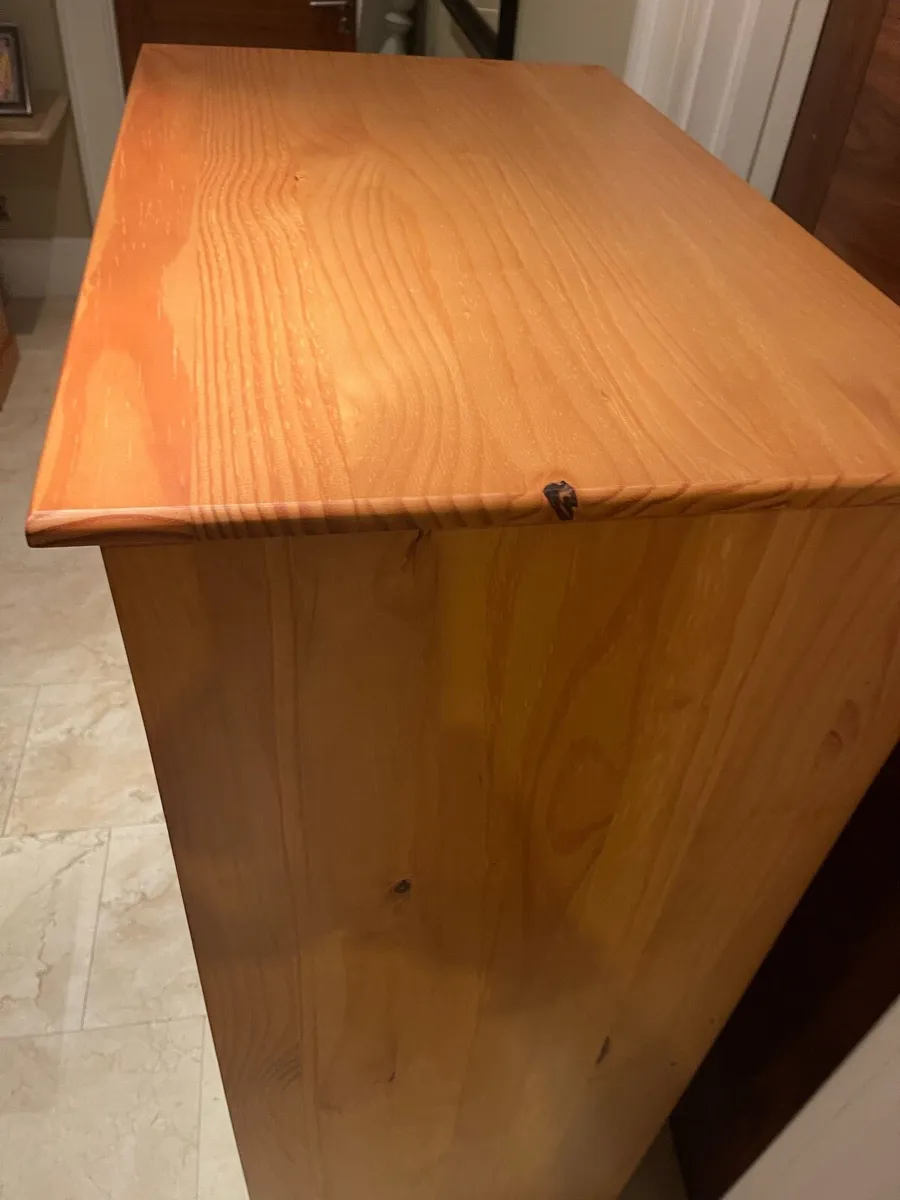 As New - Stunning Low Sized Wardrobe With Drawers - Image 3