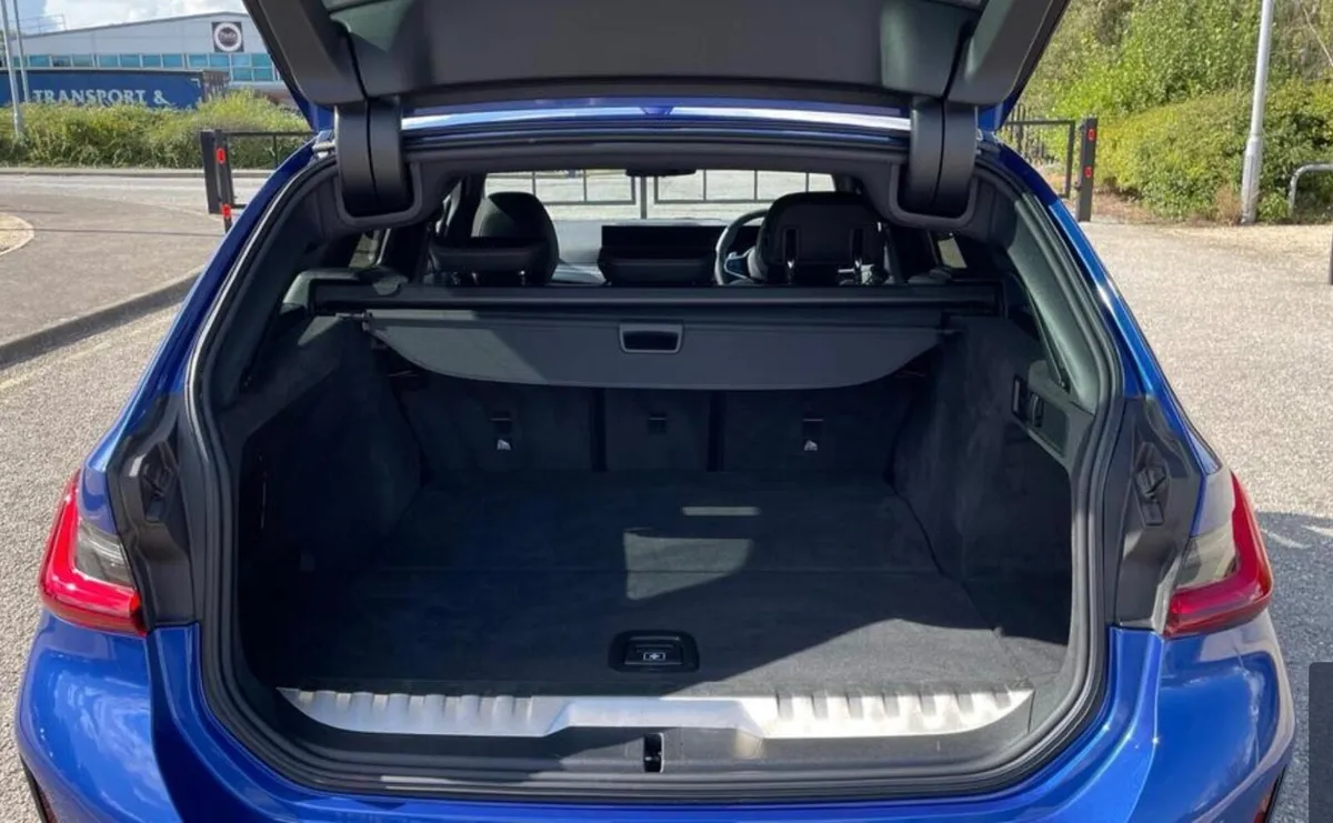 BMW 330e M Sport Plus Touring 22.3 kWh battery - Image 3