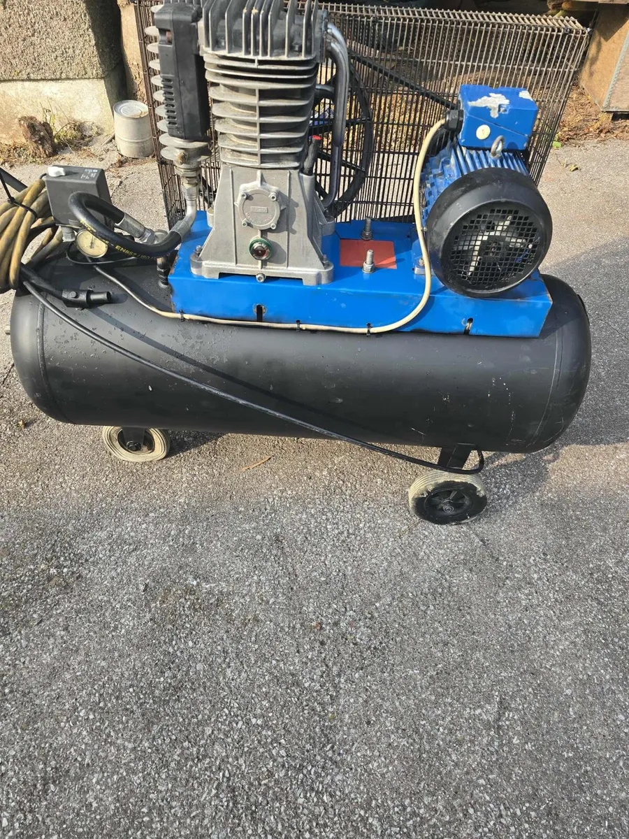 AIR COMPRESSOR 200L 400 VOLT - Image 1