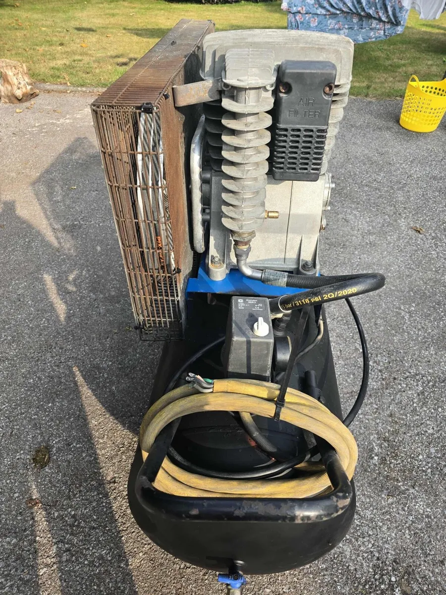 AIR COMPRESSOR 200L 400 VOLT - Image 2